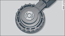 Engine compartment: Markings on brake fluid reservoir