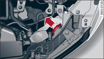 Compartimento do motor: remover a cobertura (máximos/luz de condução diurna)