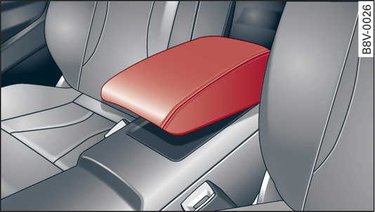 Obr. 68 Loketní opěrka mezi sedadlem řidiče/spolujezdce