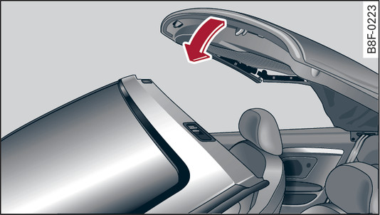 Fig. 45 Windscreen: Closing the soft top