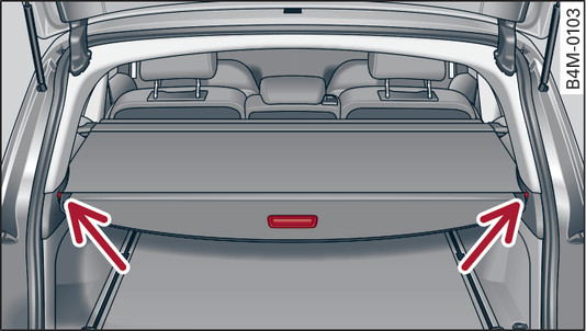 Fig. 72 Luggage compartment: Cover hooked into place