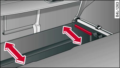 Luggage compartment: Removing floor panel