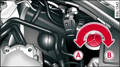 Vue partielle du compartiment-moteur : couvercle