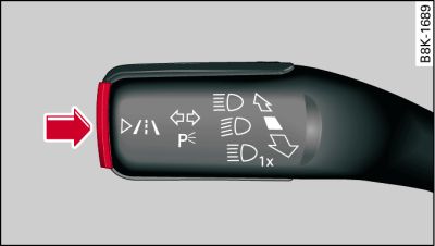 Leva degli indicatori di direzione: tasto del lane assist