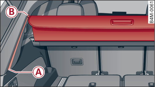 Fig. 73 Luggage compartment: Cover hooked into place