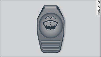 Abb. 227 Motorraum: Deckel Scheibenwaschbehälter